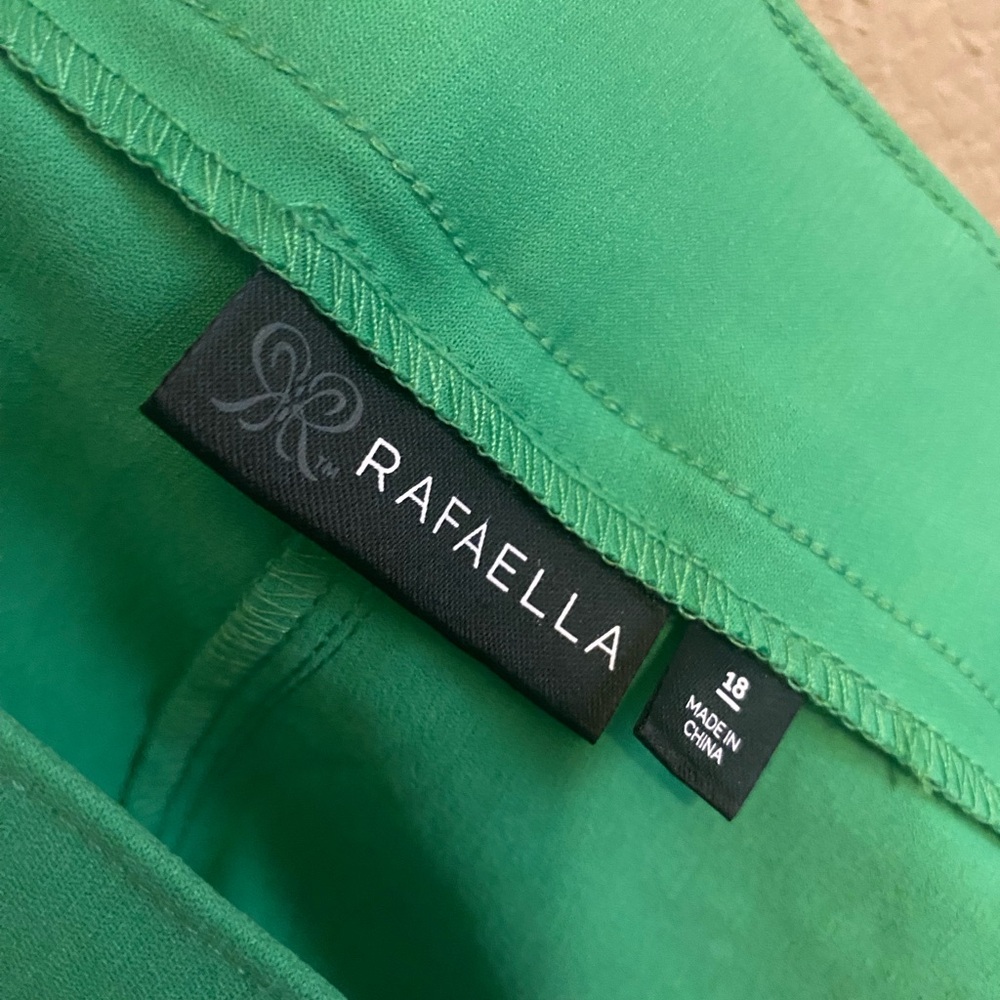 Rafael’s Women Size 18 Stretch Comfort Green Cropped Pants - Picture 10 of 10